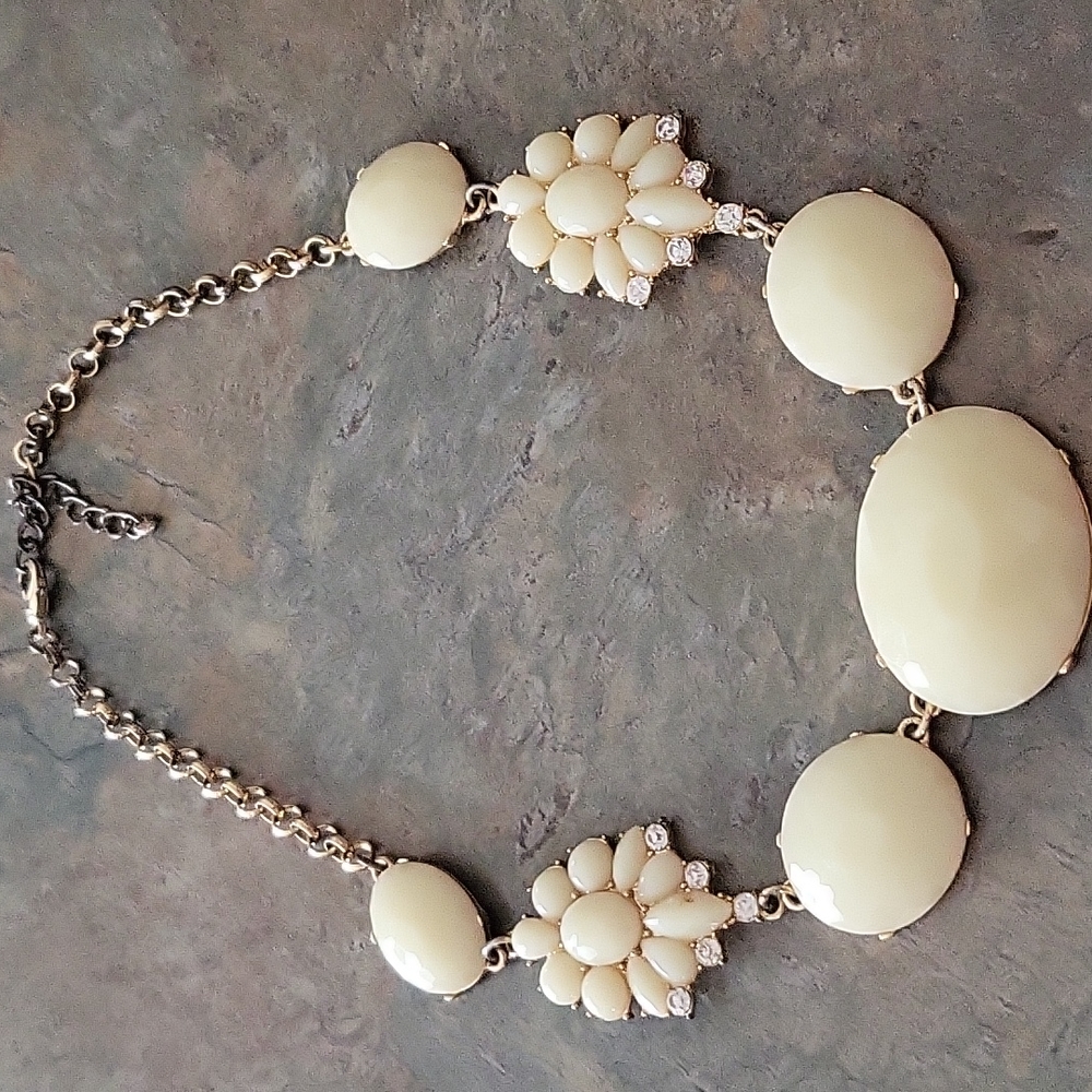 Cute vintage looking necklace